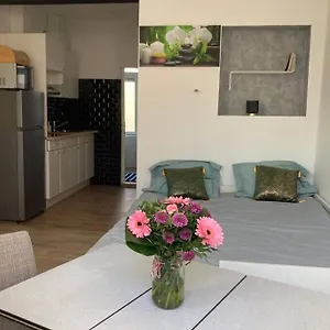 Apartment Magnifique Au 2eme Etage, A Proximite De La Gare Du Midi!, Brüssel