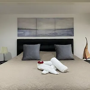 Apartment Duplex Situe A 2min De La Gare Du Nord, Brüssel